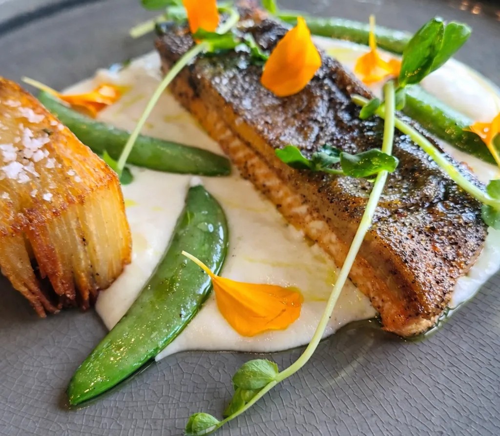 Image alt description