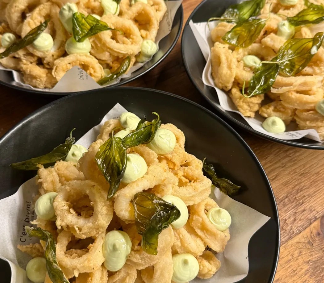 Image alt description