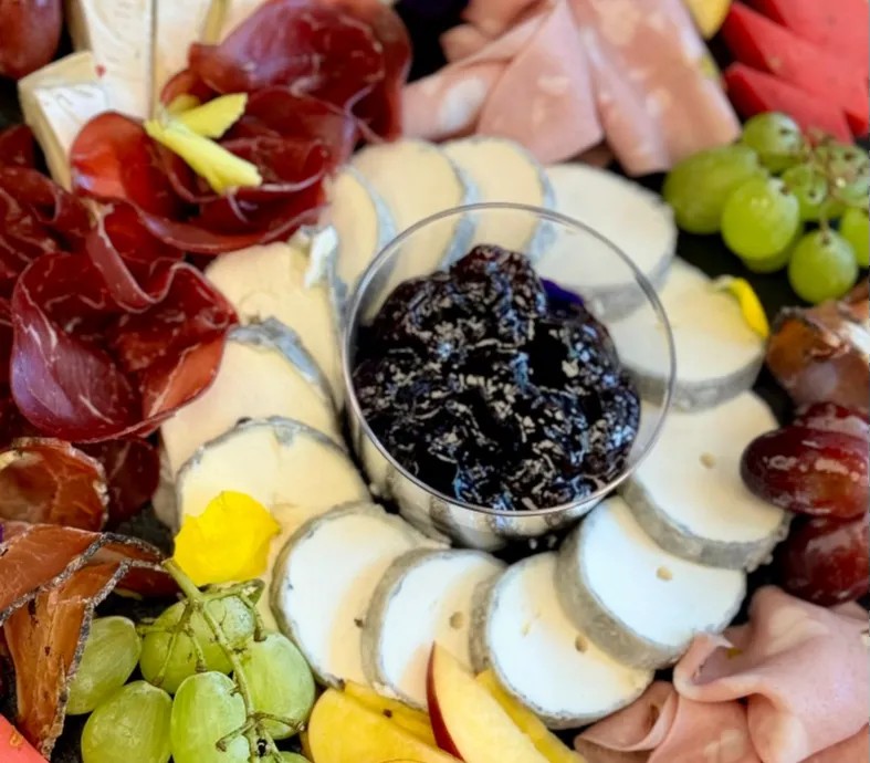 Image alt description