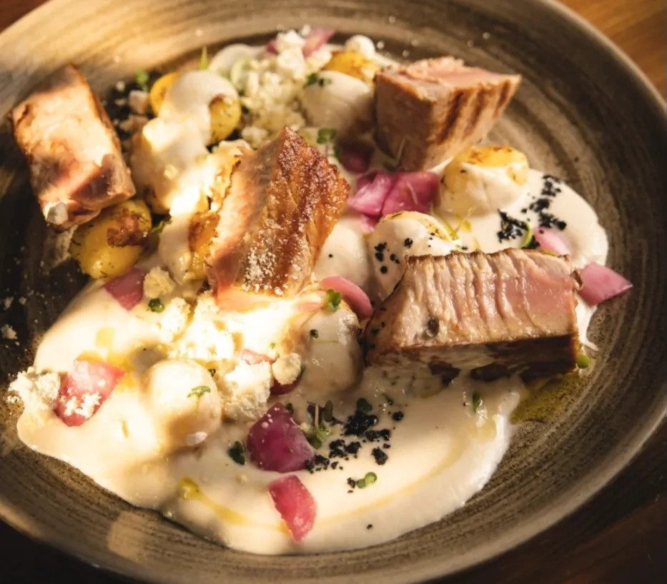 Image alt description