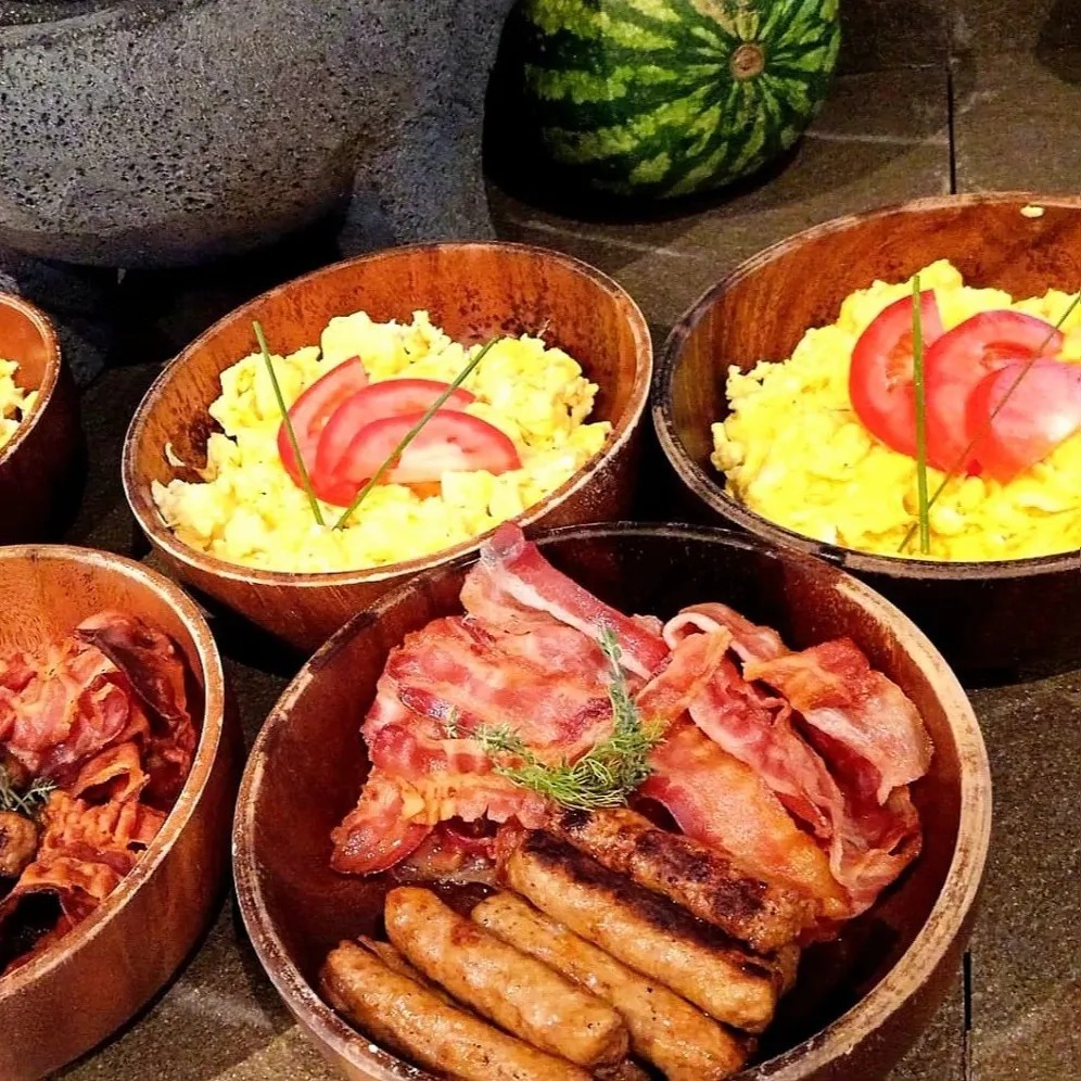 Image alt description