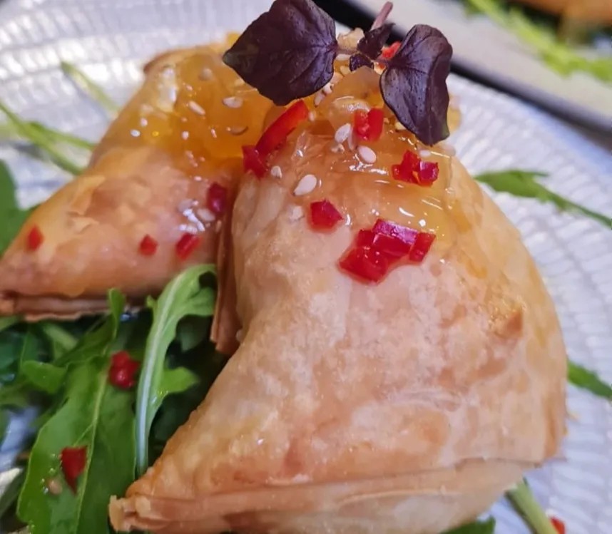 Image alt description