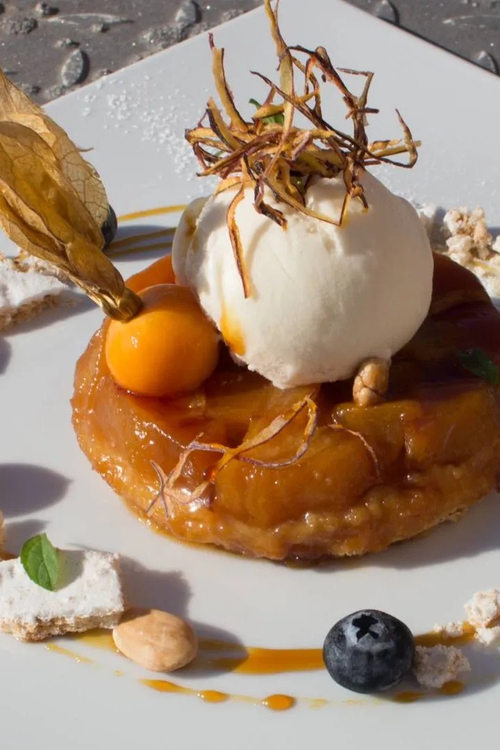 Image alt description