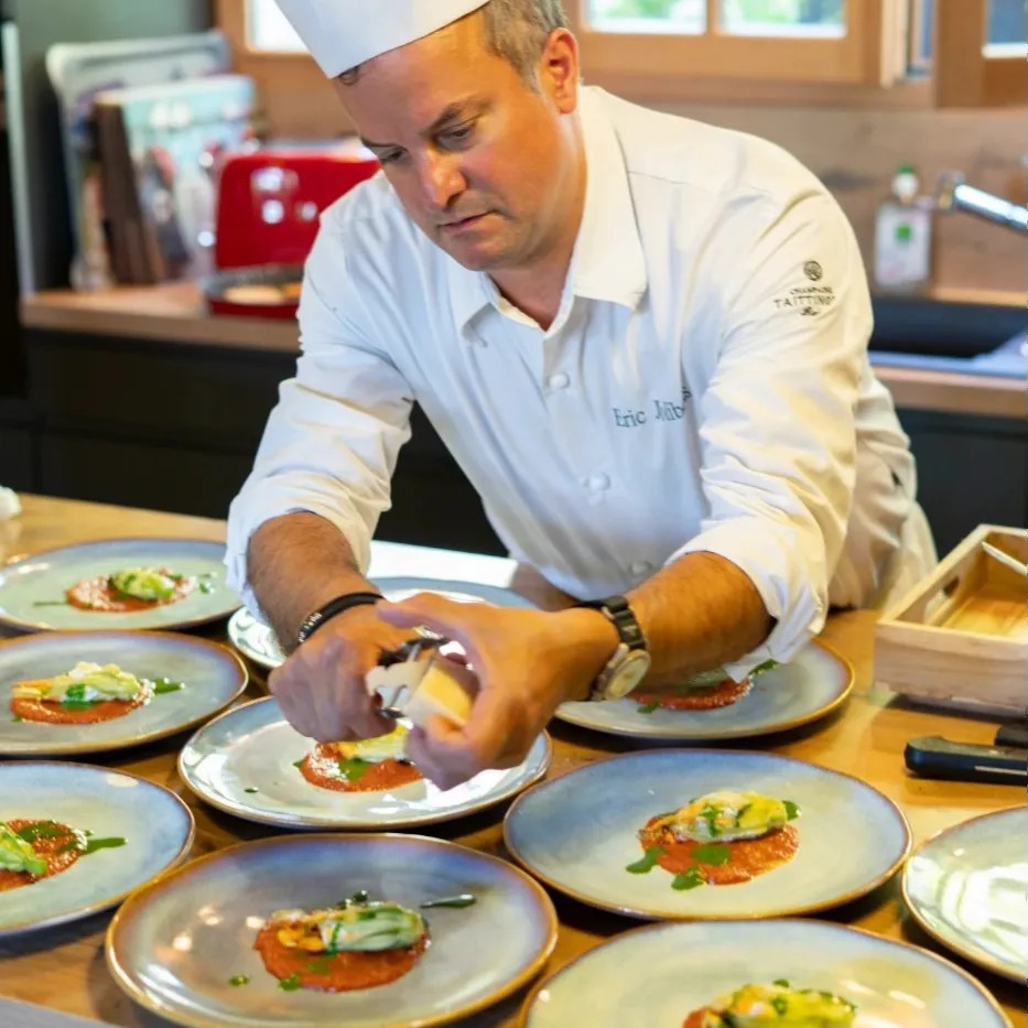 Image alt description