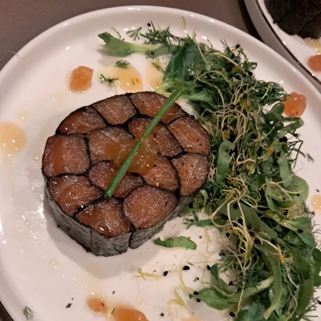 Image alt description