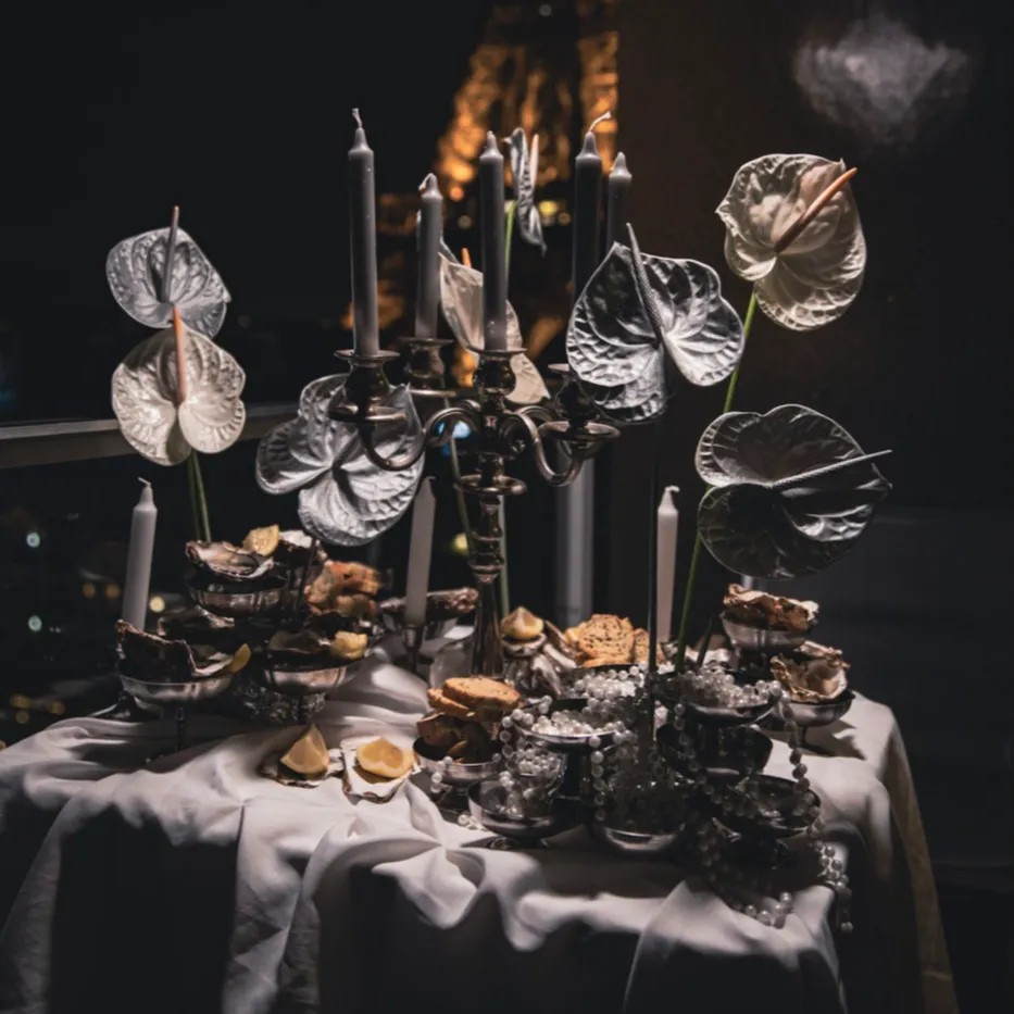 Image alt description