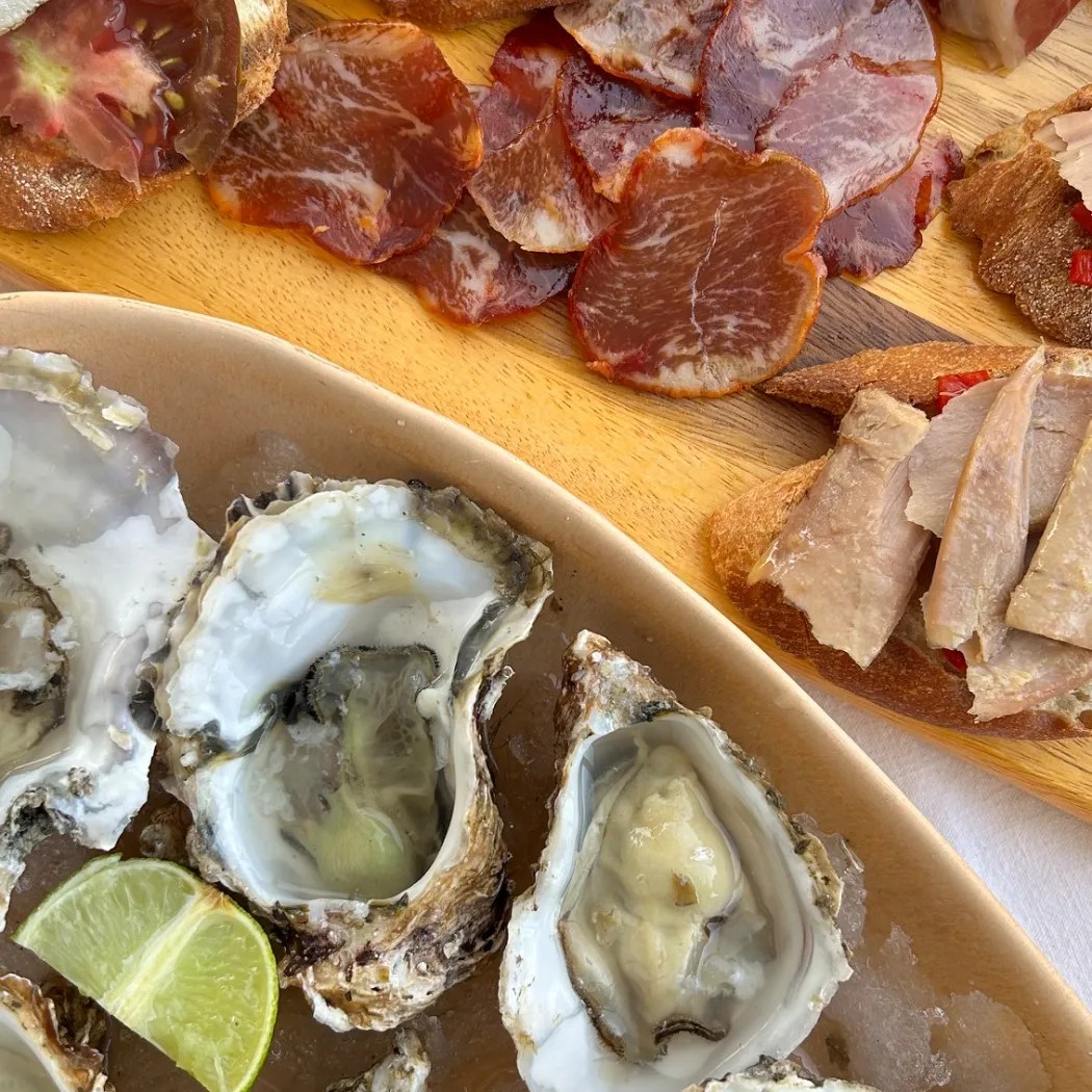 Image alt description