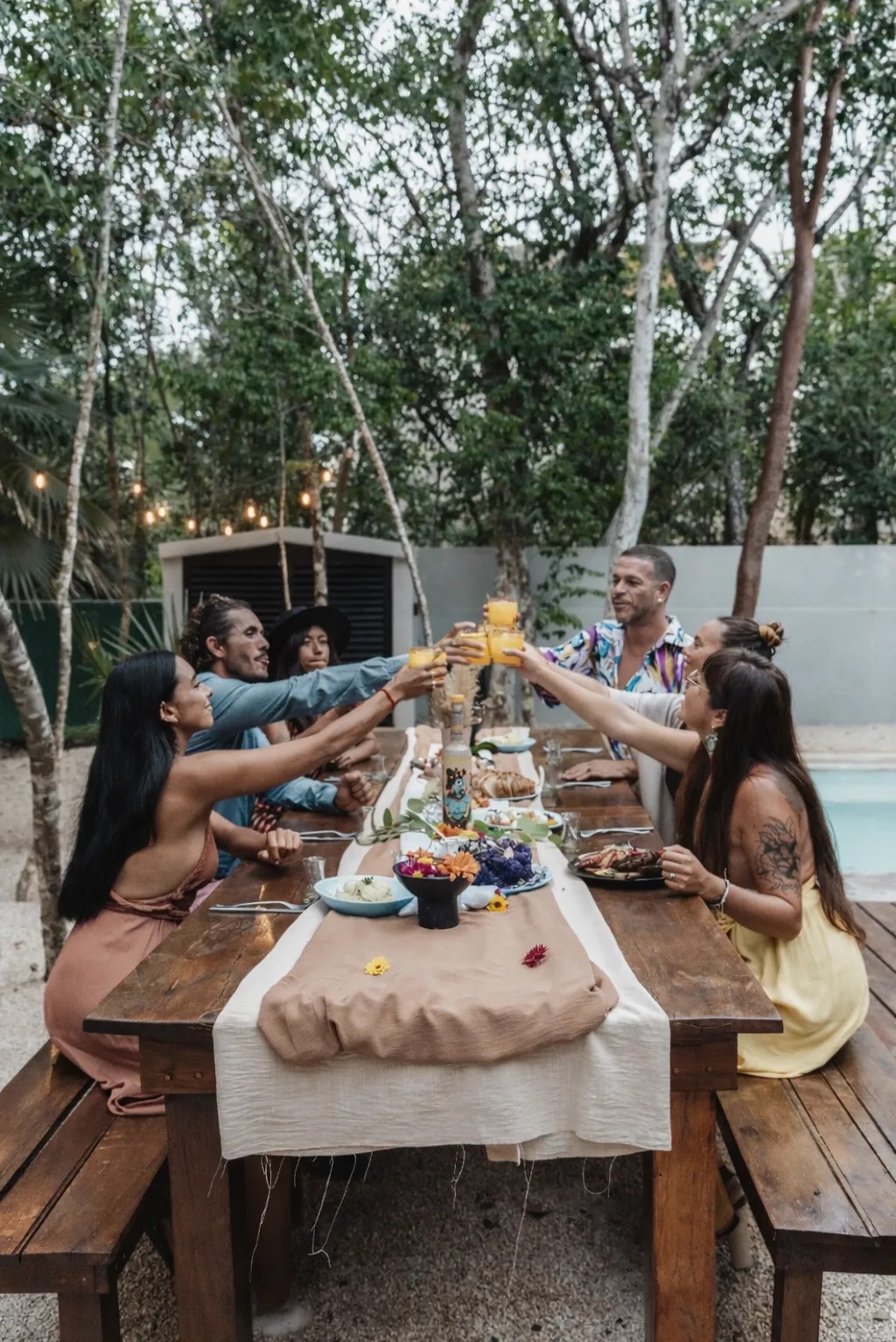 Image alt description