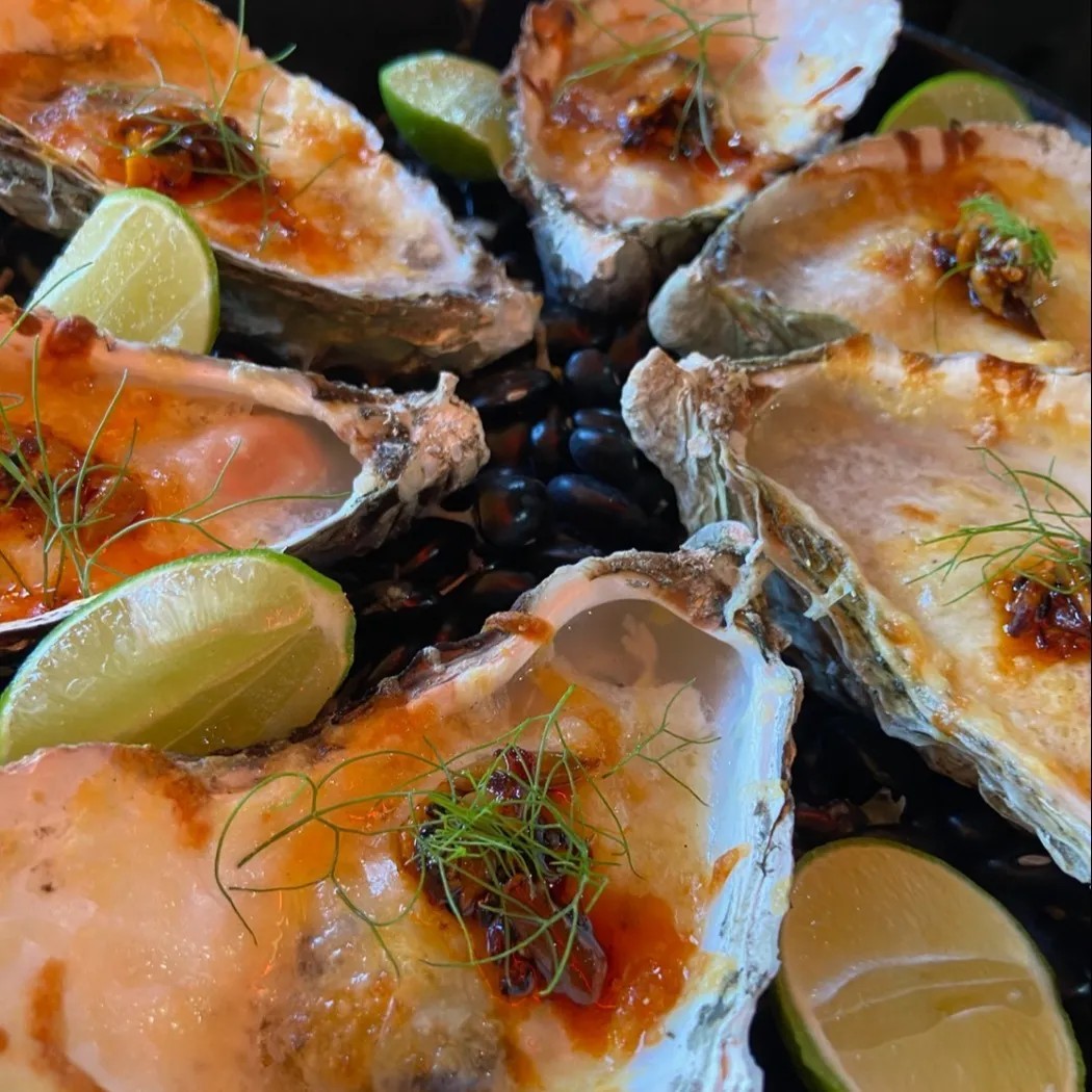 Image alt description