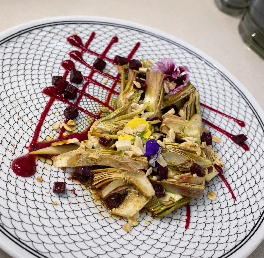 Image alt description