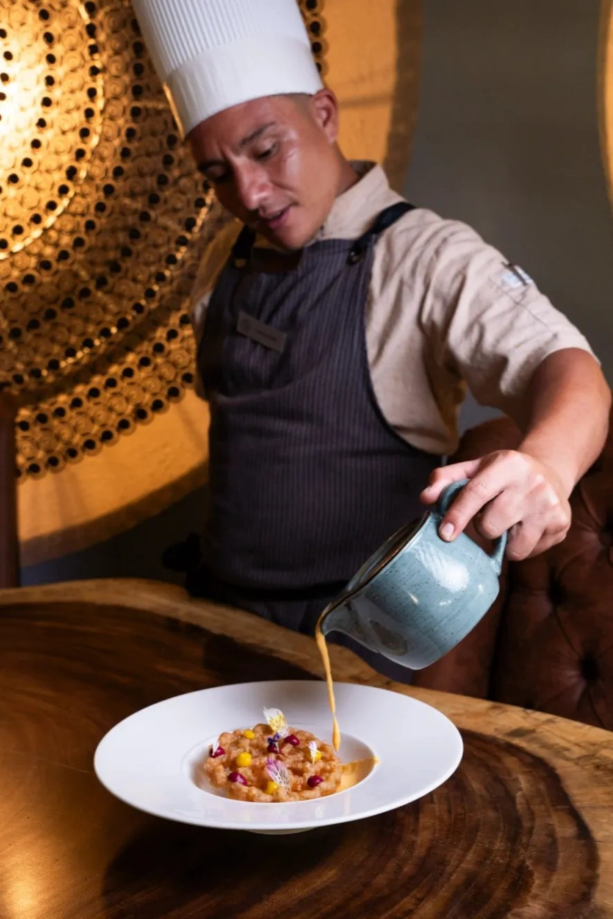 Image alt description