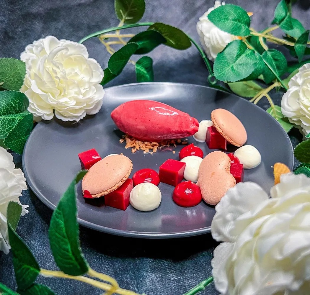 Image alt description