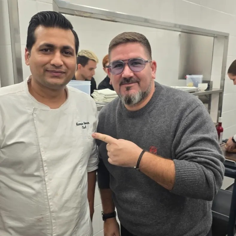 Image alt description