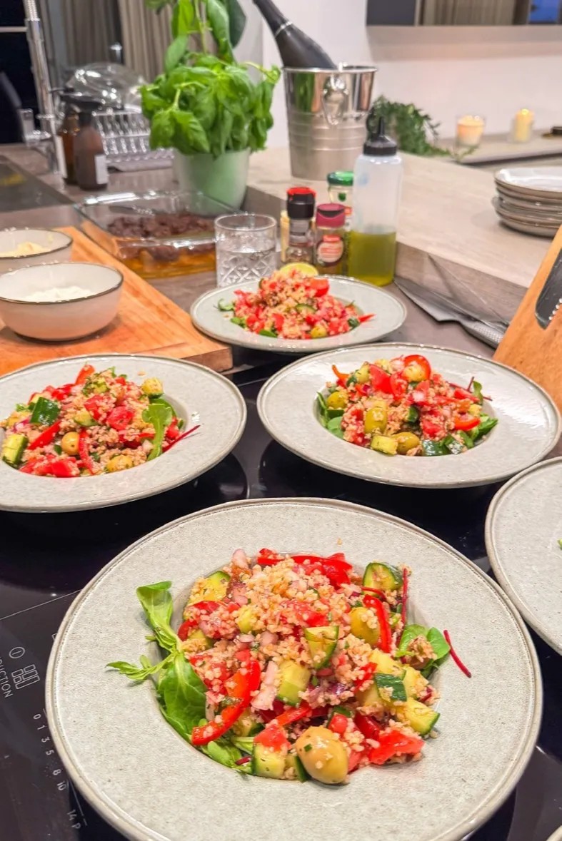 Image alt description