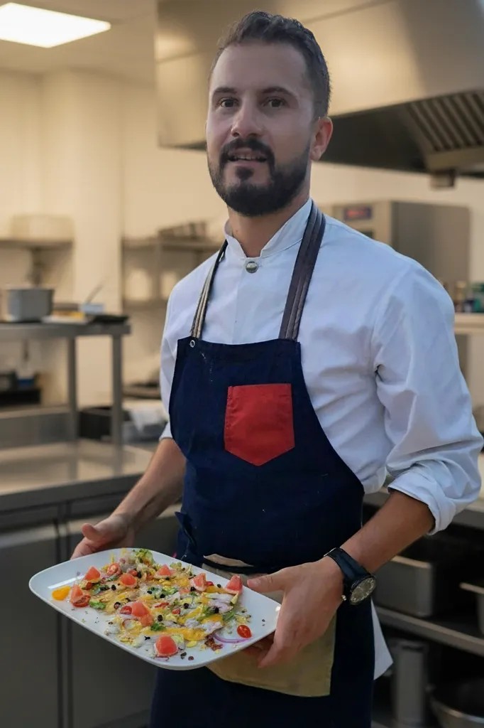 Image alt description