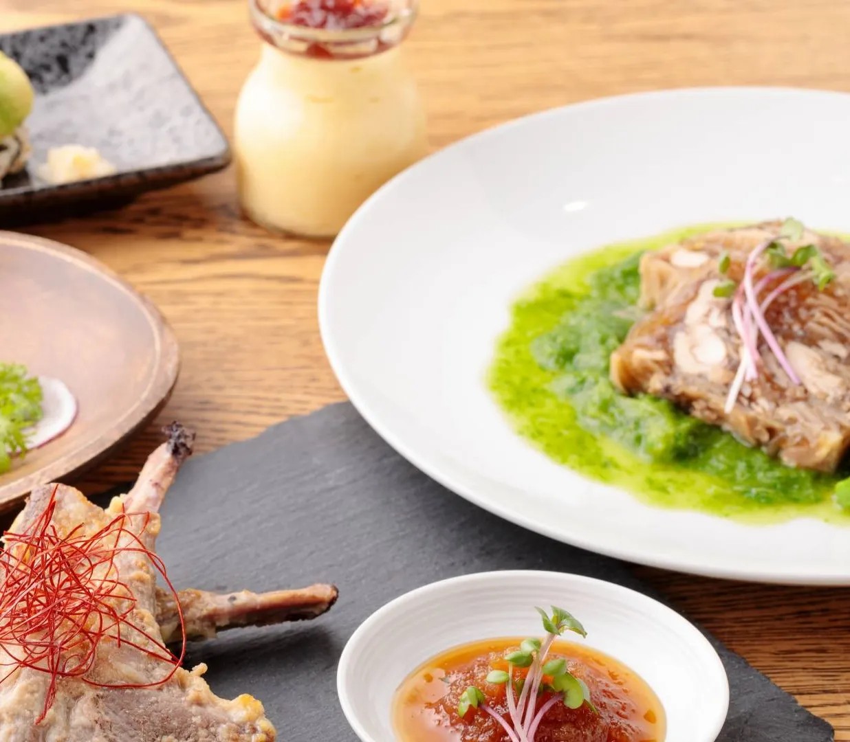 Image alt description