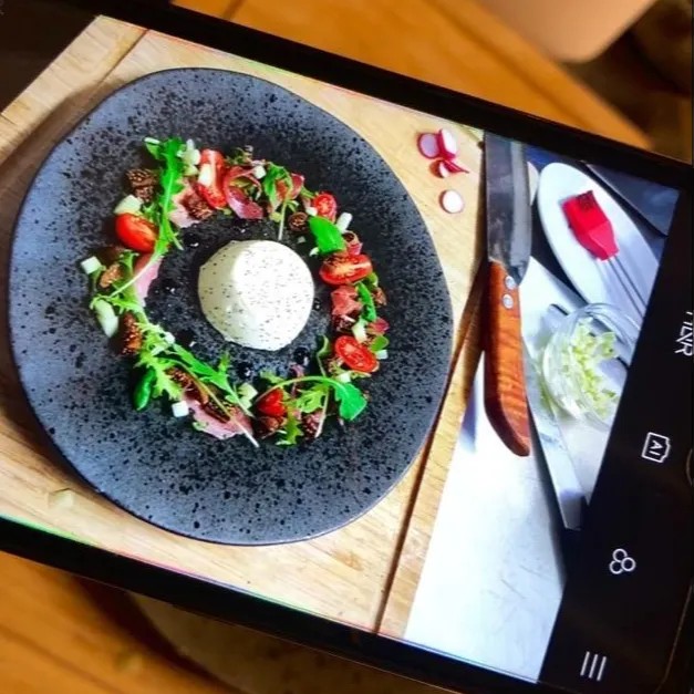 Image alt description