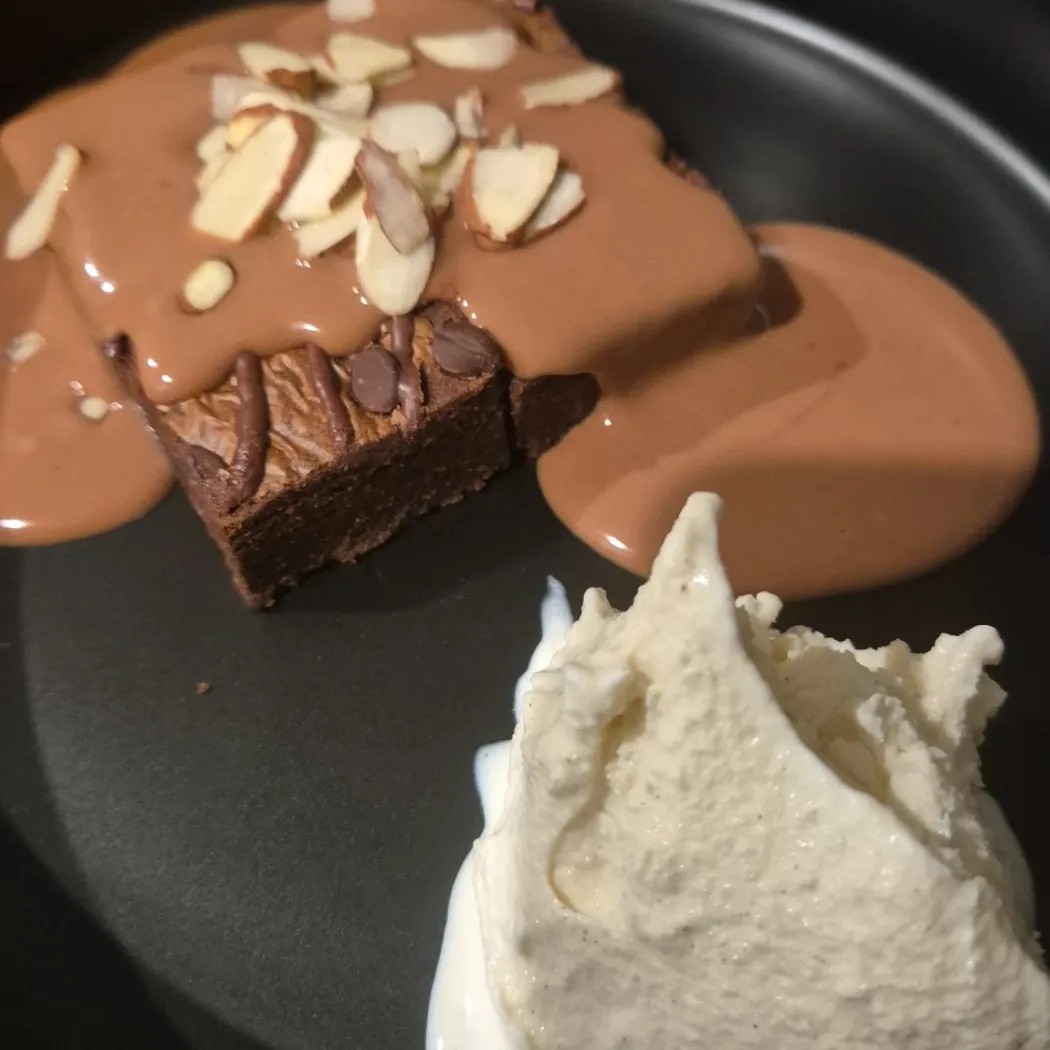 Image alt description