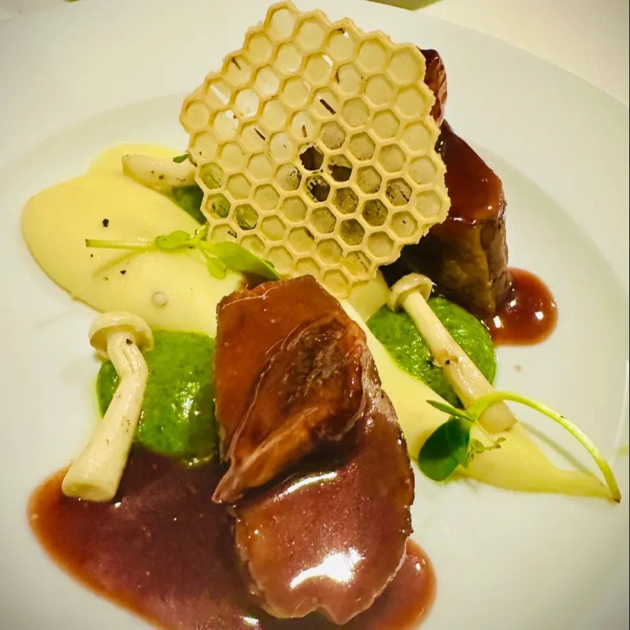 Image alt description