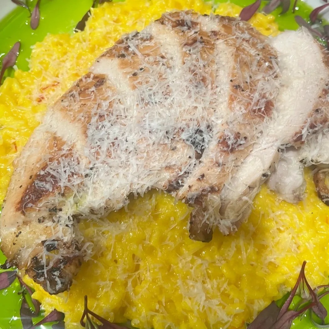 Image alt description