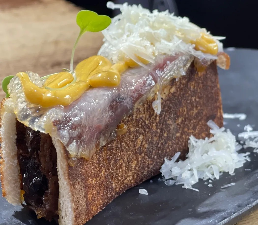 Image alt description