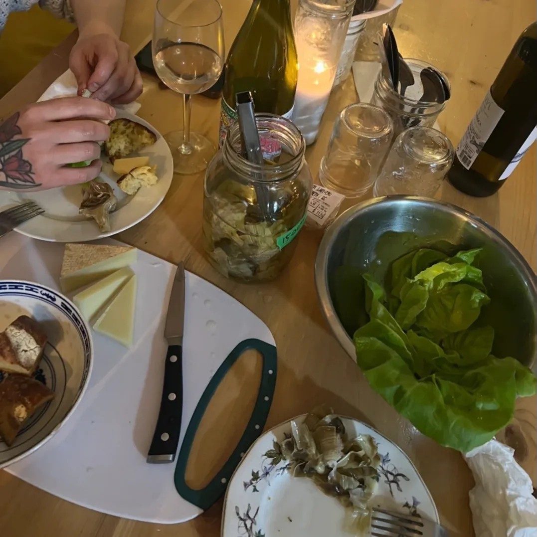 Image alt description