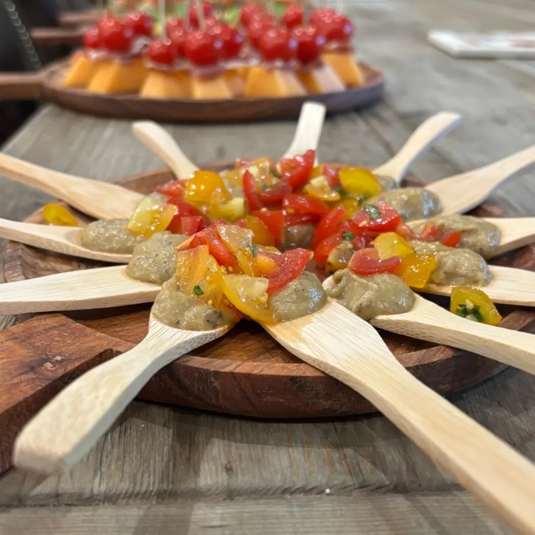 Image alt description