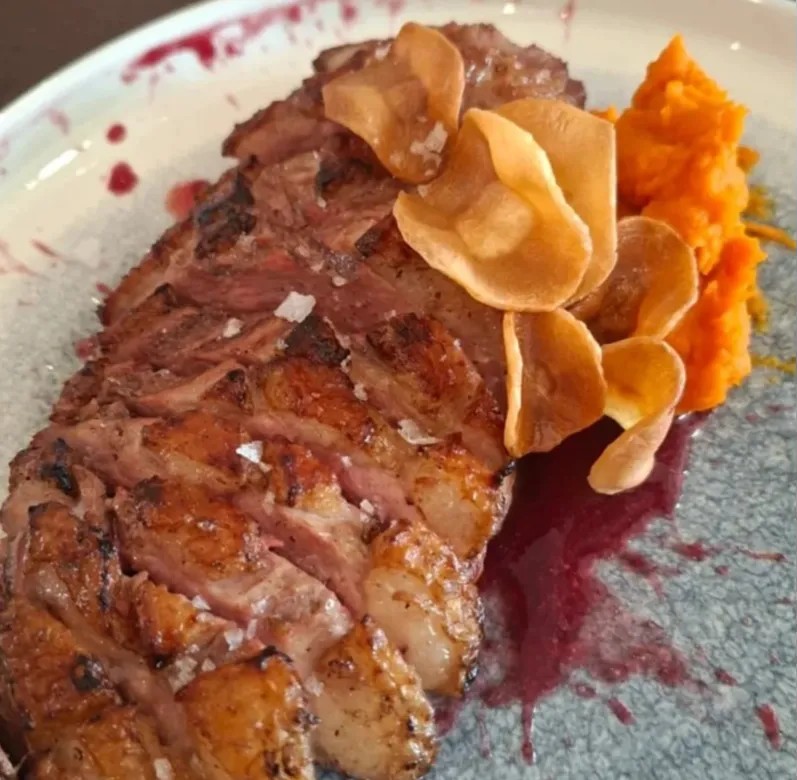 Image alt description