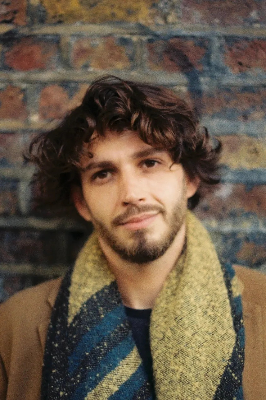 Image alt description