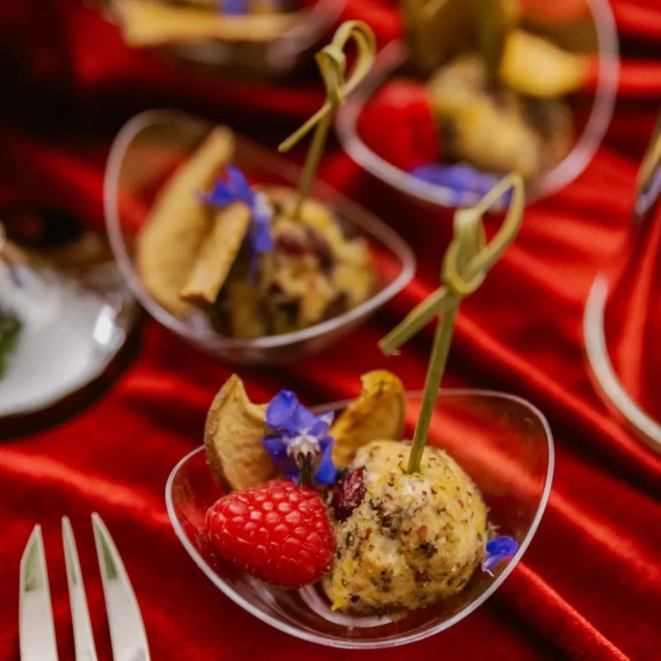 Image alt description