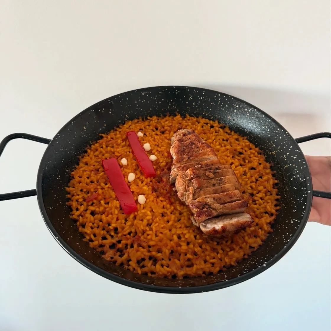 Image alt description