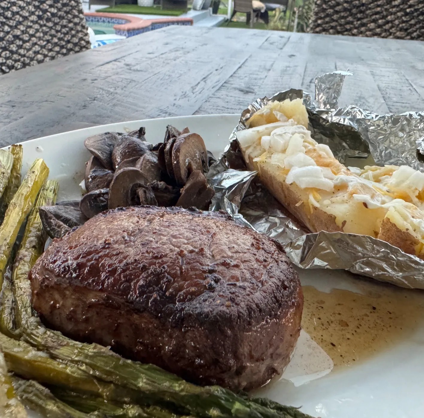 Image alt description