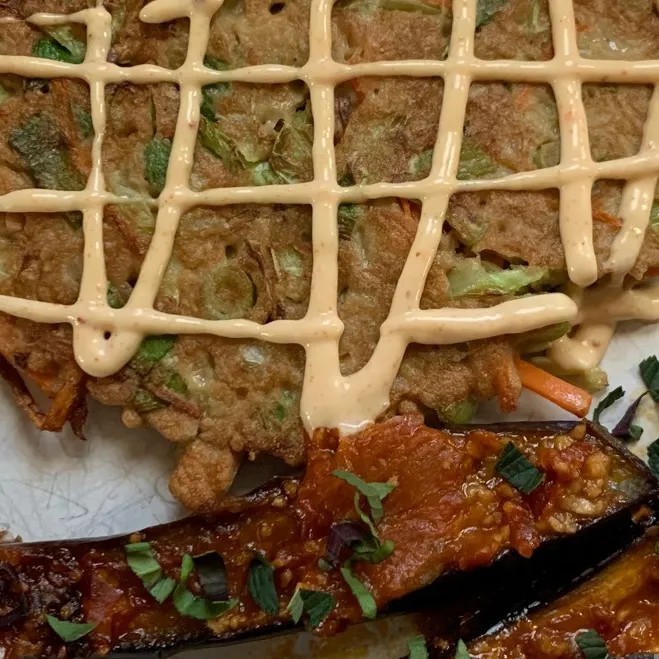 Image alt description