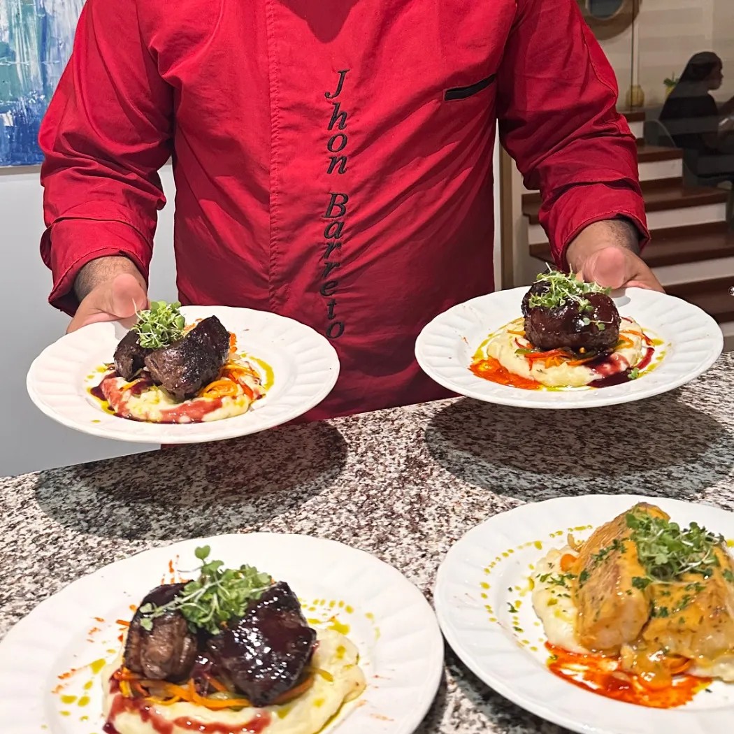 Image alt description