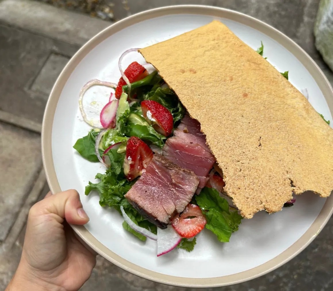 Image alt description