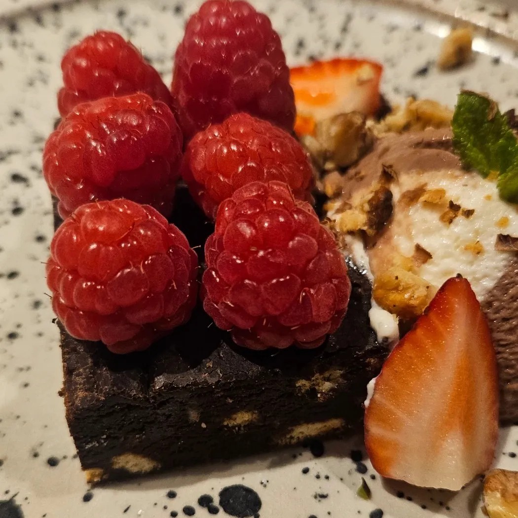 Image alt description