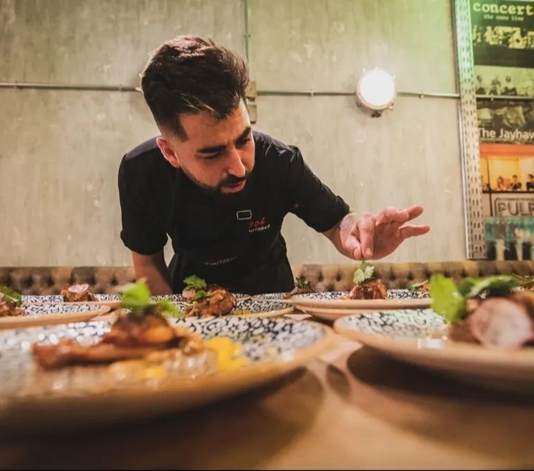 Image alt description