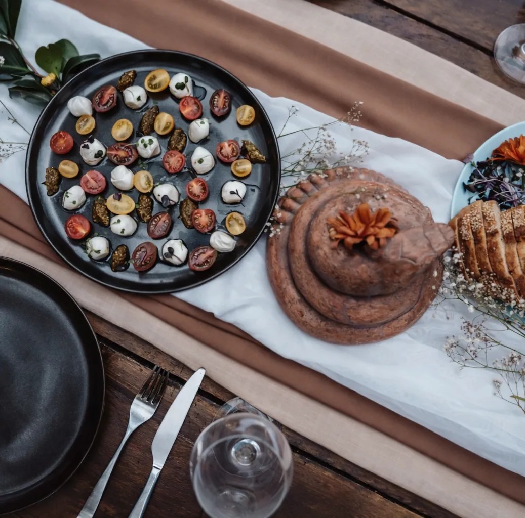 Image alt description