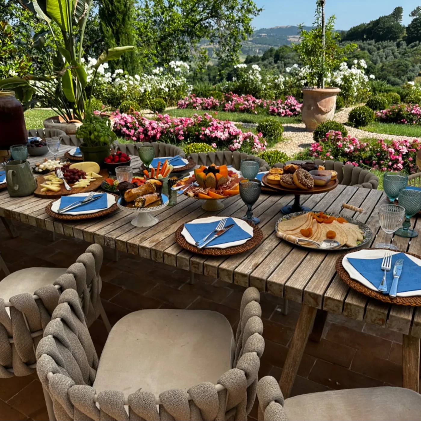 Image alt description