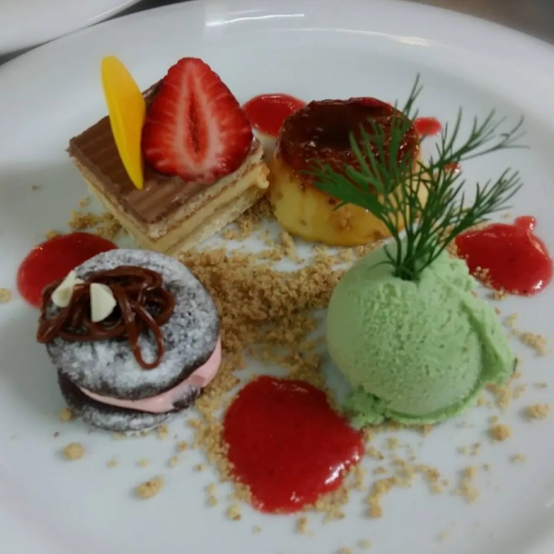 Image alt description