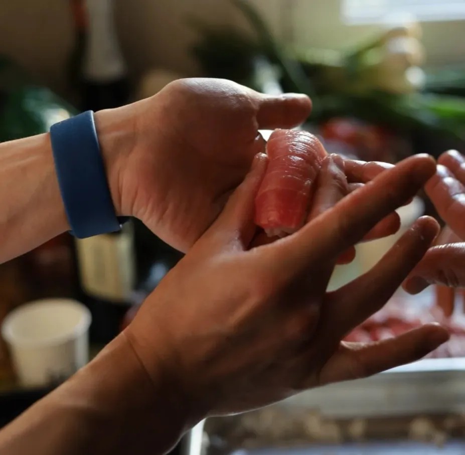 Image alt description