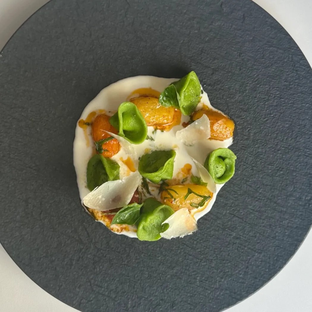 Image alt description