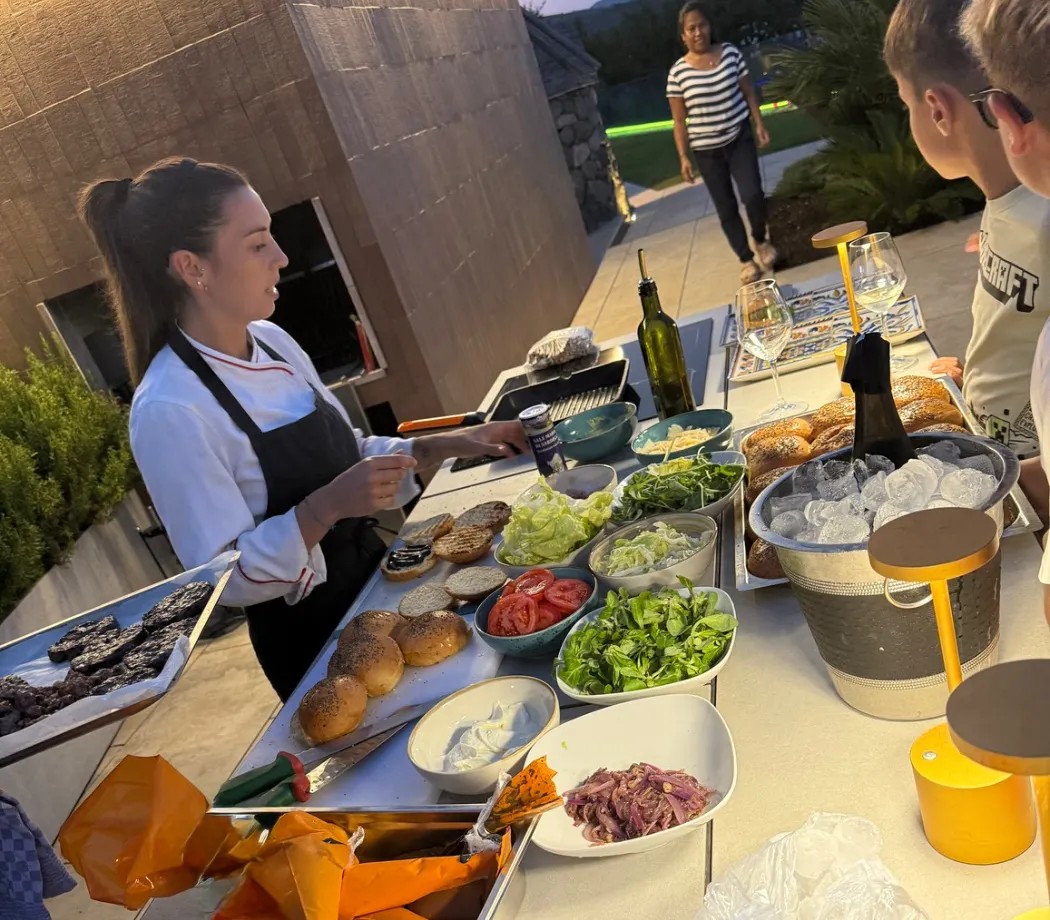 Image alt description