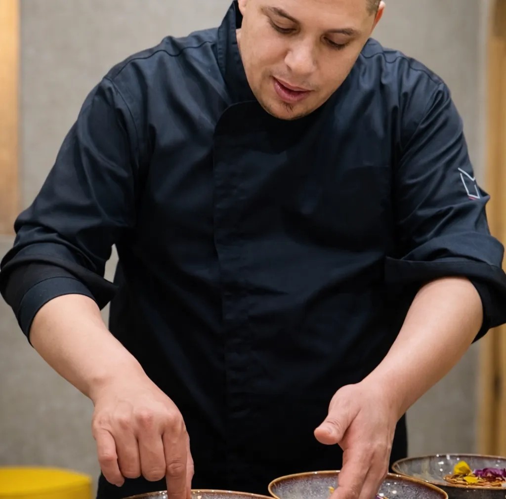 Image alt description