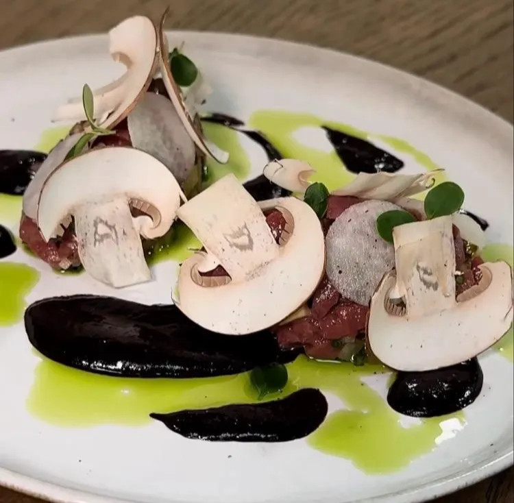 Image alt description