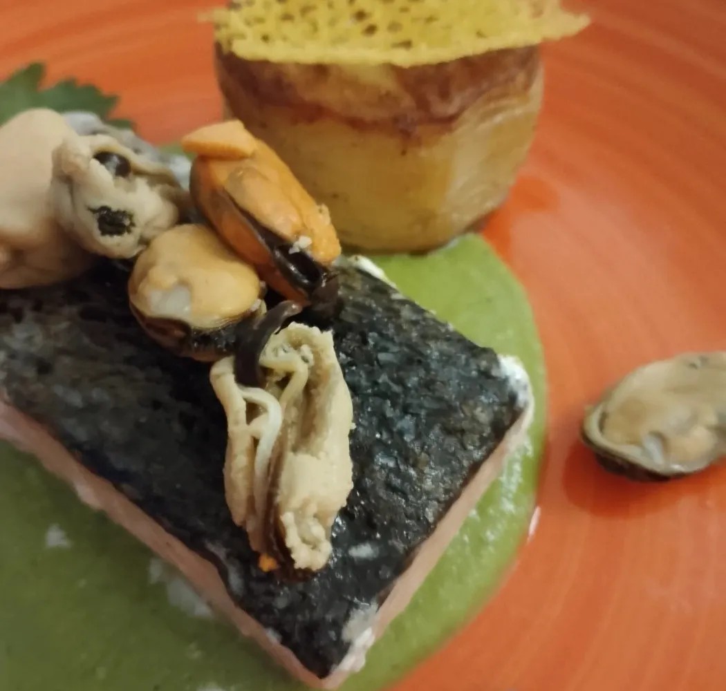 Image alt description