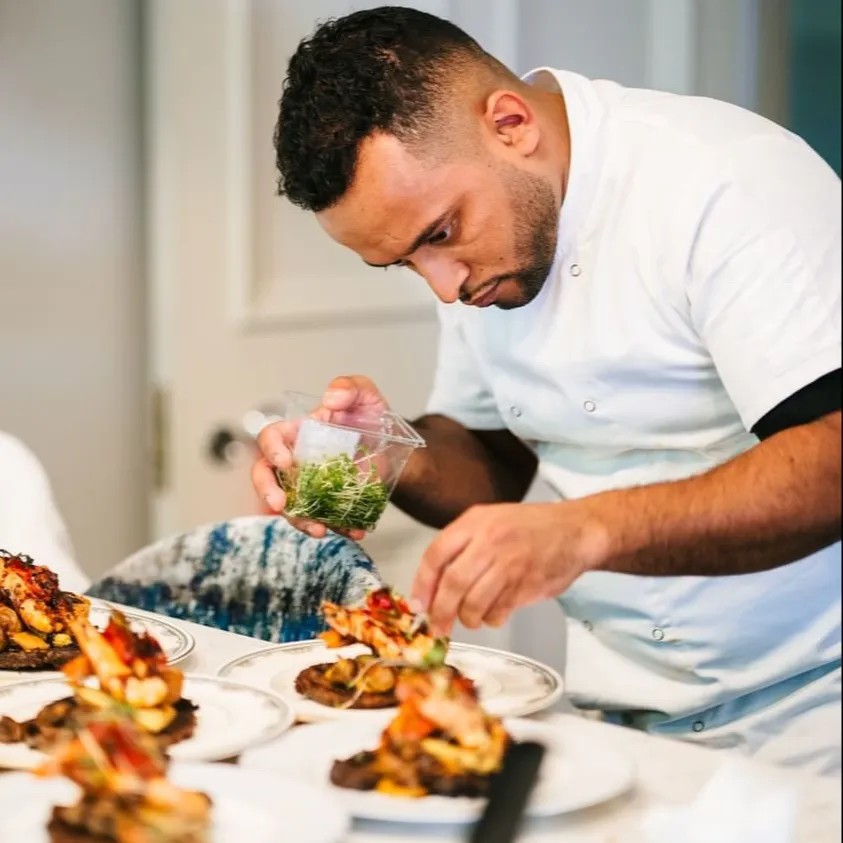 Image alt description