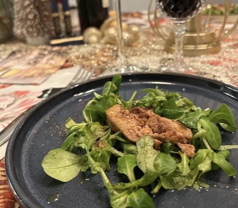 Image alt description