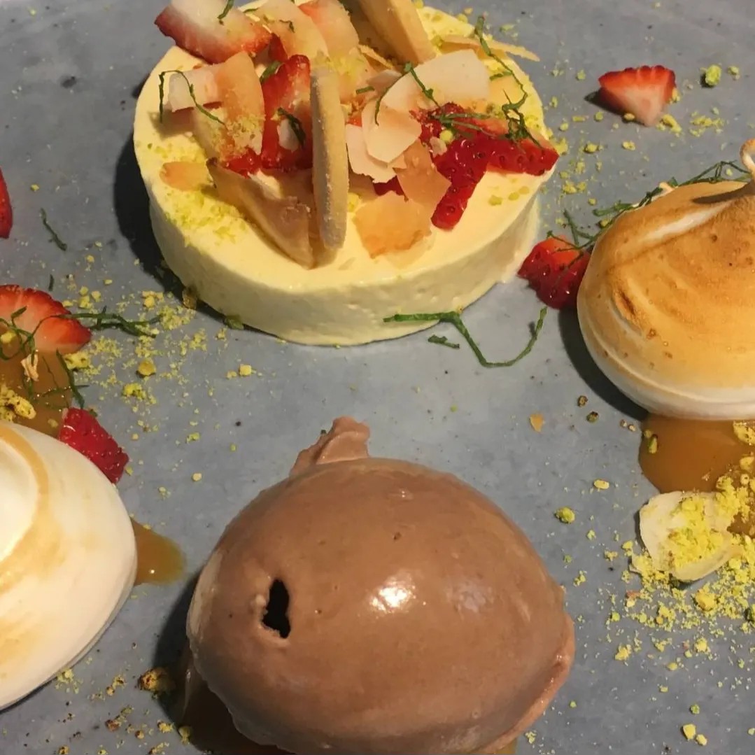 Image alt description