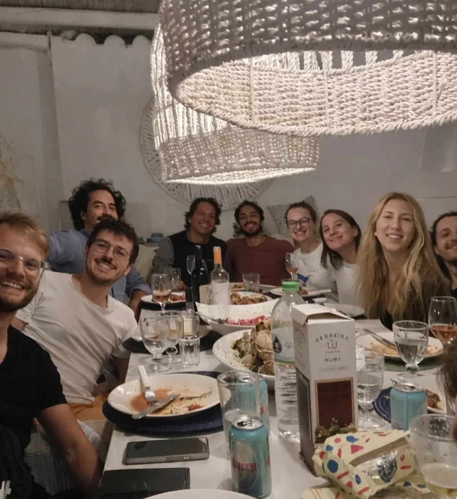 Image alt description